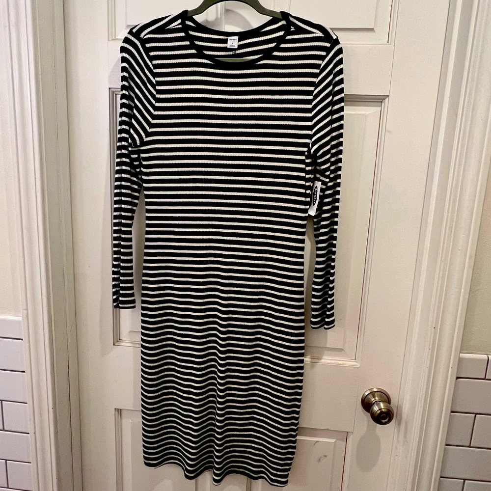 *NWT* Old Navy Black and White Stripe Ribbed Dress - Size M